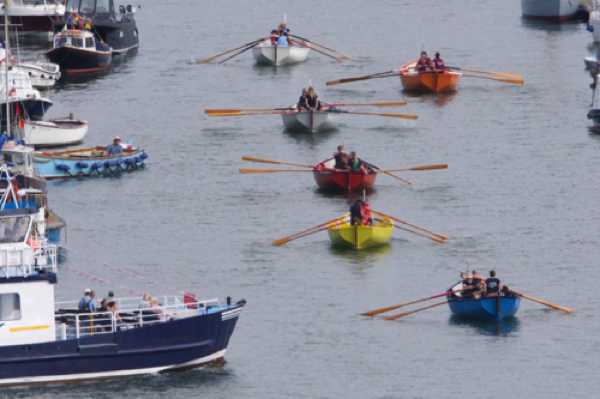 26 August 2022 - 09:56:40
Slightly embarassing, but by far my best shot of the Regatta rowing was this one....of the boats being rowed back to the start.
 ---------------- 
Dartmouth Regatta rowing
